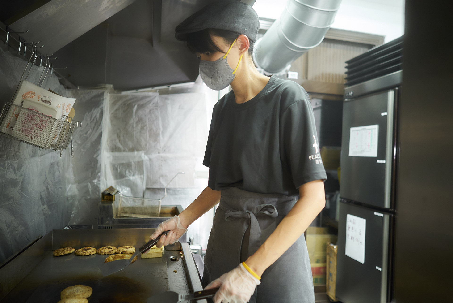 dctpro article img The health hazards of cooking oil fumes include respiratory diseases, genetic toxicity, and cancer. 