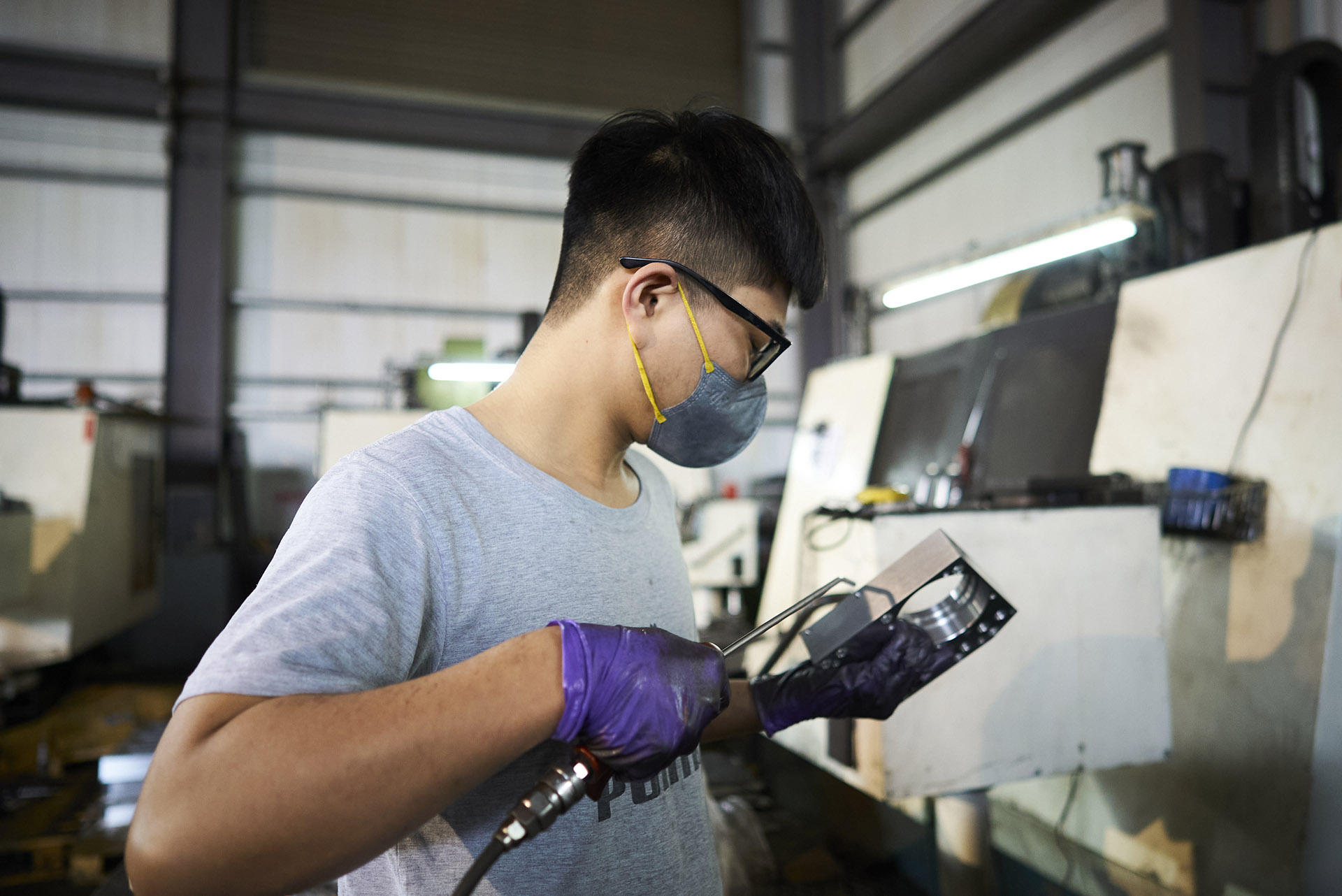 dctpro article img Cutting oil mist droplets can also be inhaled into the lungs