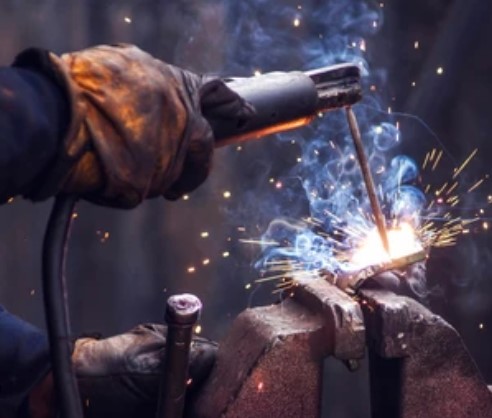 dctpro article img Attention welders! Be cautious of metal fumes.