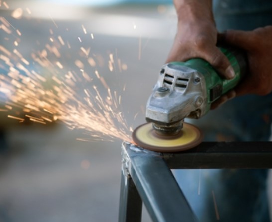 dctpro article img 一半員工罹癌！他開鐵工廠吸粉塵40年　胸悶就醫…完了