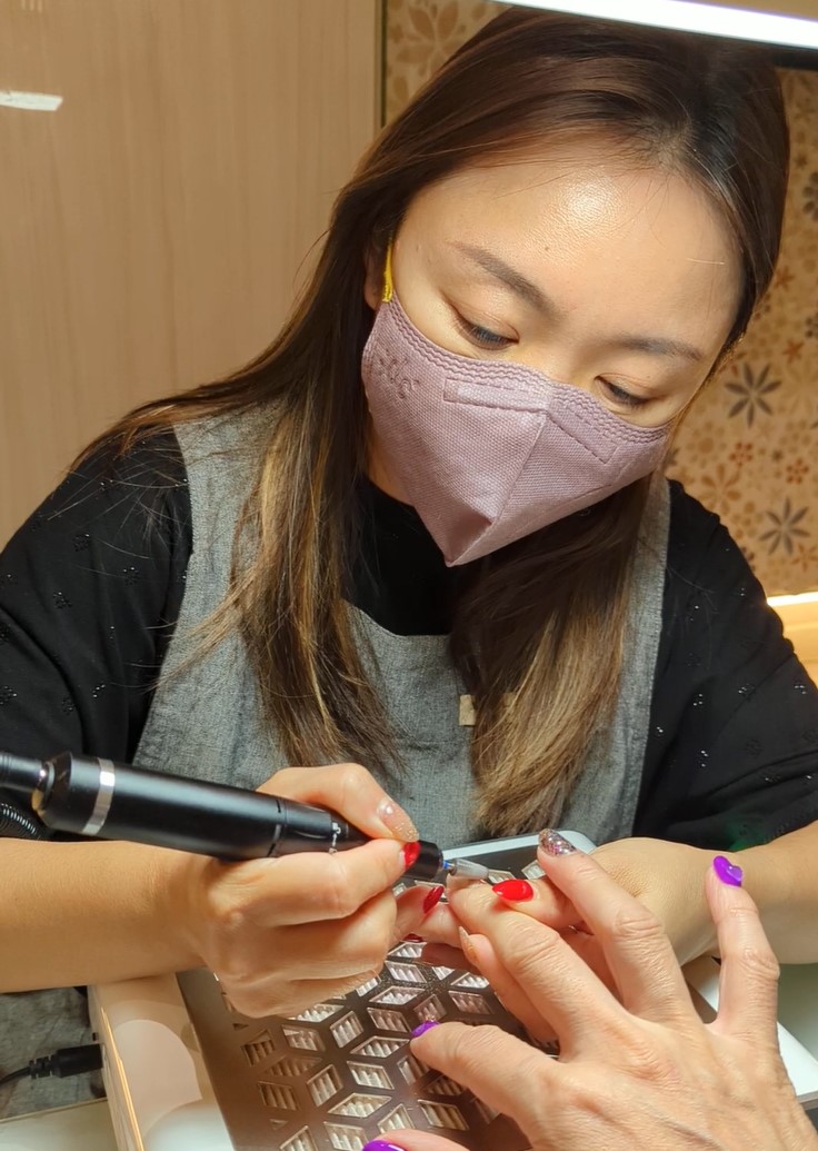 dctpro article img 美甲師的職業傷害~過敏，與長期吸入大量粉塵和凝膠溶劑、卸甲水有密切相關。