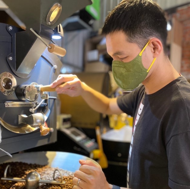 dctpro article img Coffee smells great, but the odor and smoke produced during the roasting process can severely harm your health.